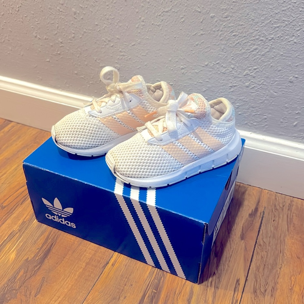 Adidas Toddler Swift Run Sneakers White with Peach Stripes US 8